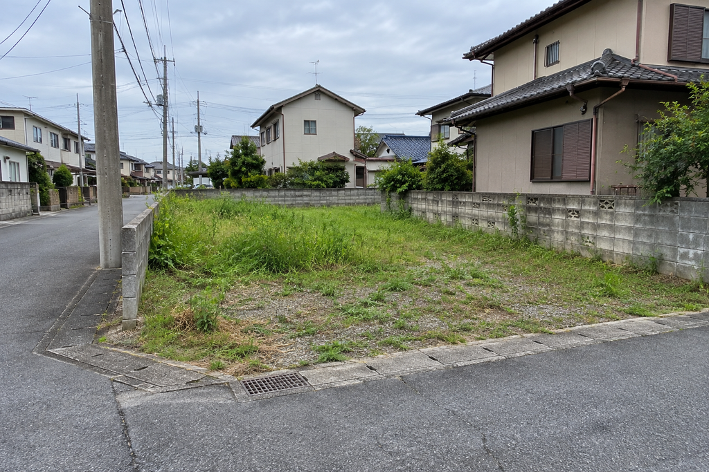 小山市で土地が売れない原因となる土地形状と接道状況のイメージ