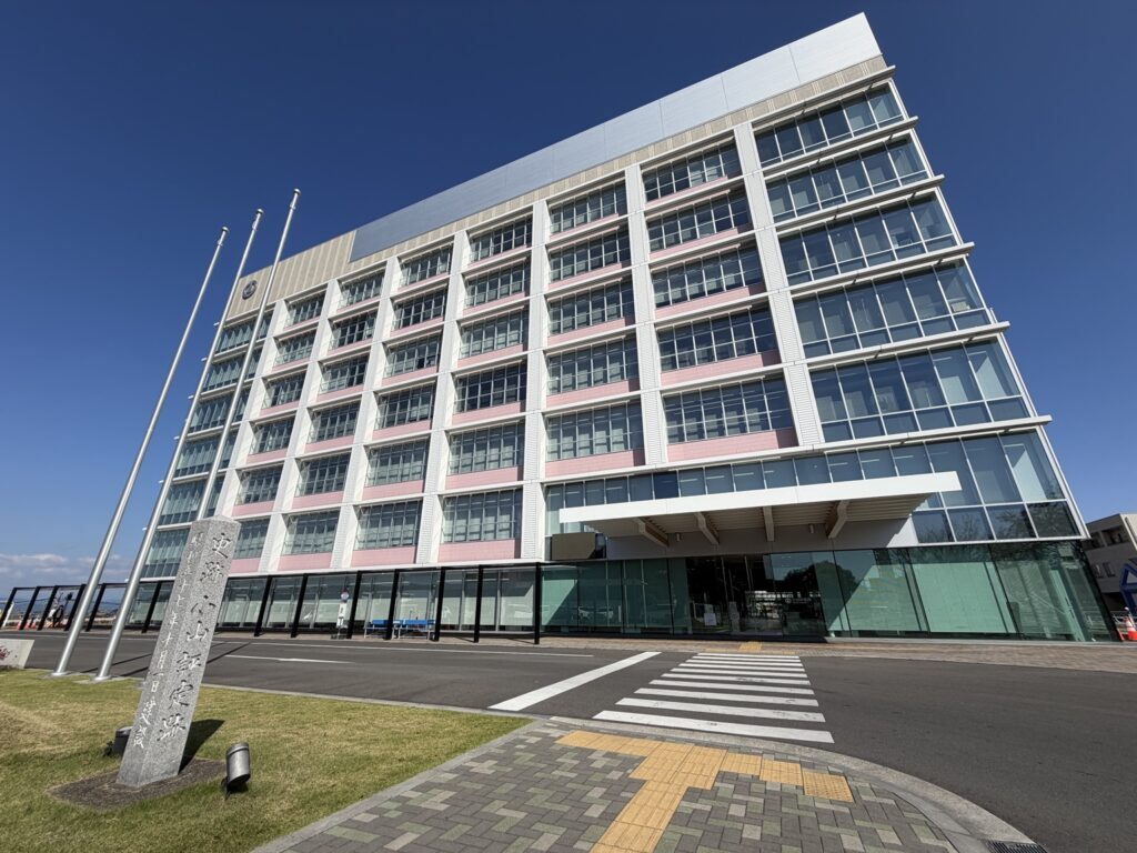 小山市役所の外観