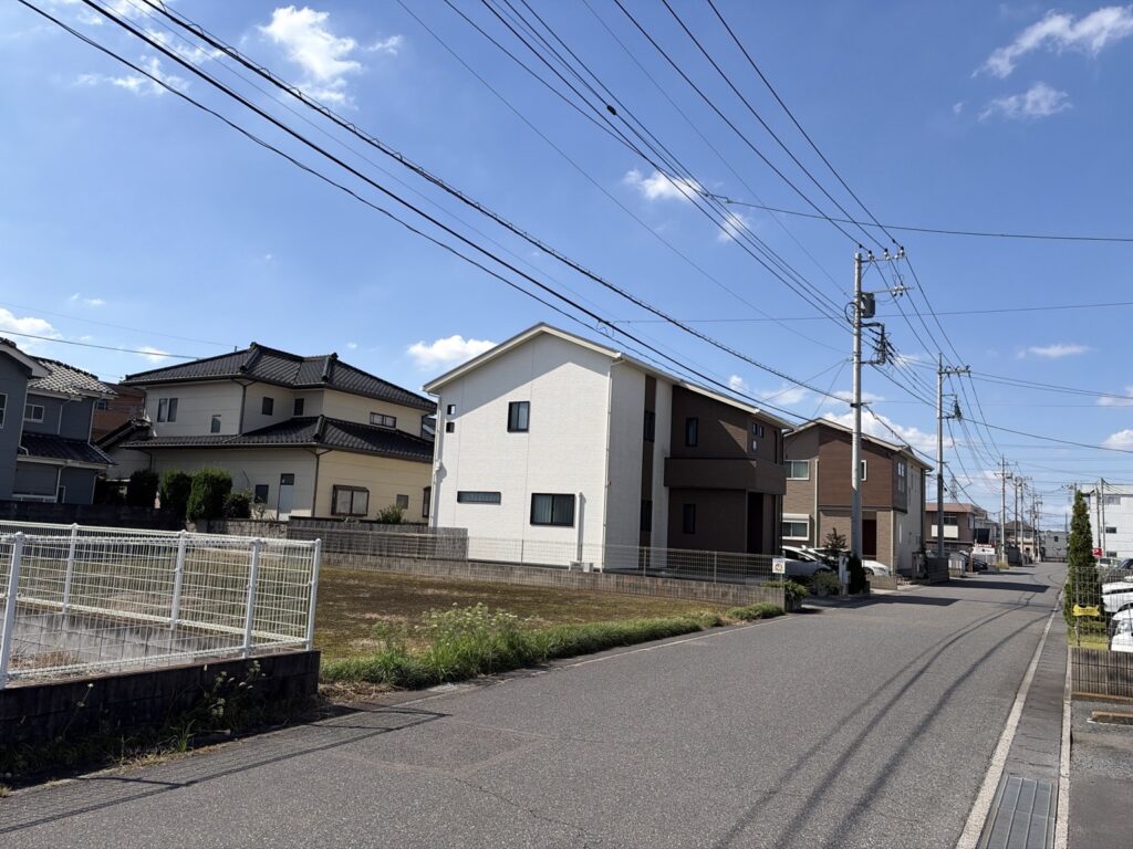 小山市西城南の戸建て住宅が並ぶ街並み